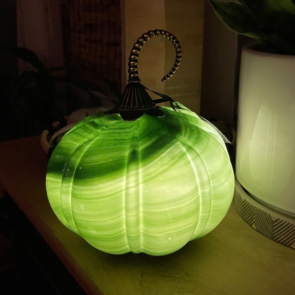 🍁HP🍁Gorgeous green Handblown Glass Pumpkin Decor ✨ NWT ✨ - Picture 2 of 13